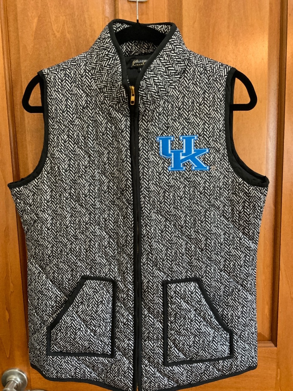 Women’s UKY vest black and white Gameday large